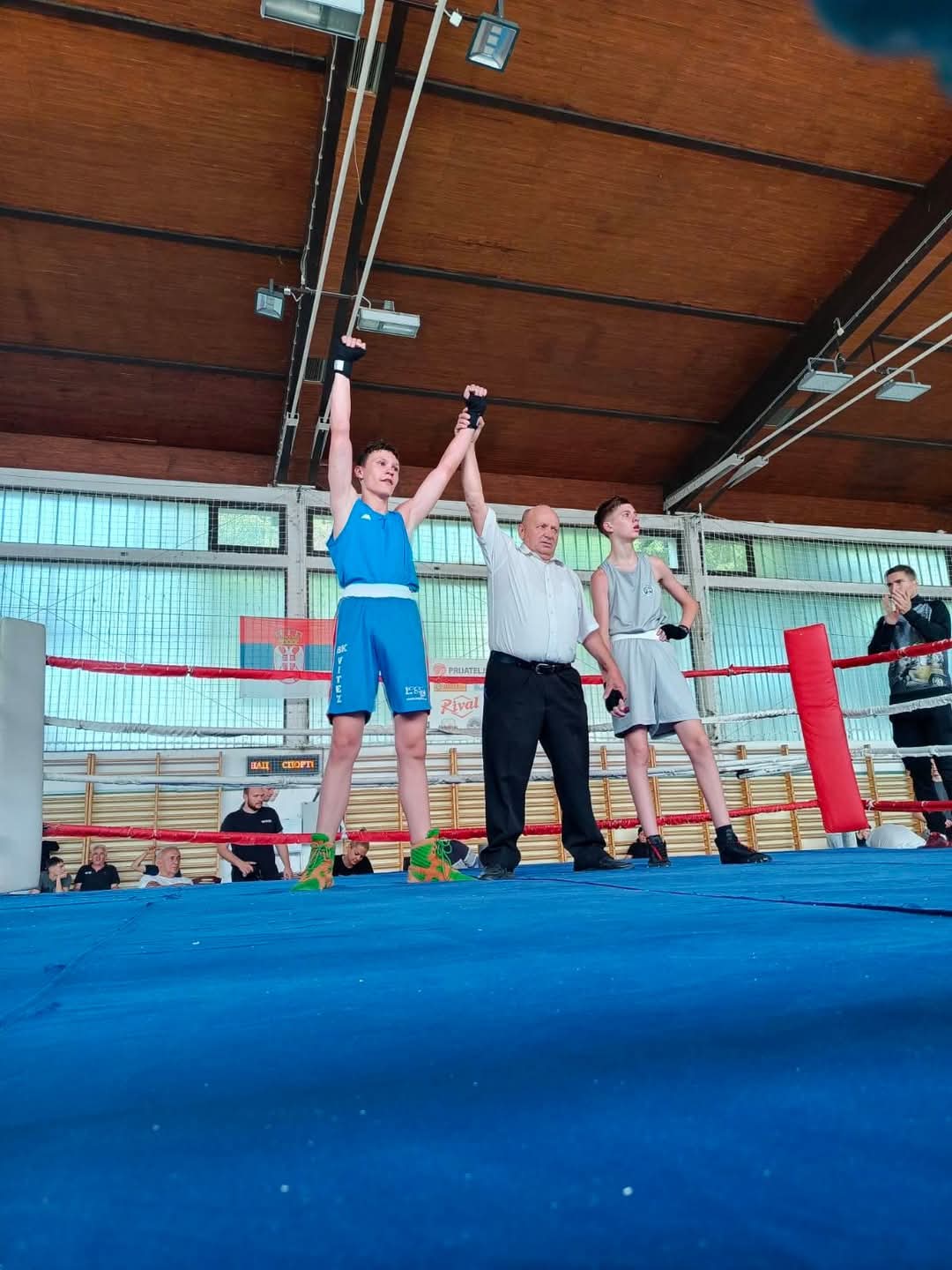 Ученици Техничке школе на Међународној професионалној боксерској ревији